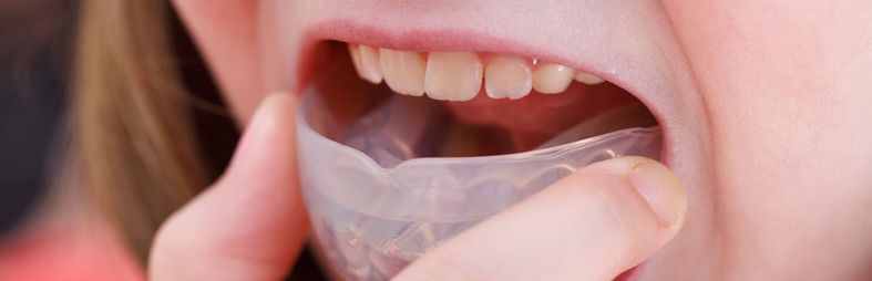 Фото первого экрана по центру